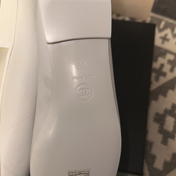 Chanel White/Blue Leather and Patent CC Cap Toe Bow Ballet - Picture 7 of 7